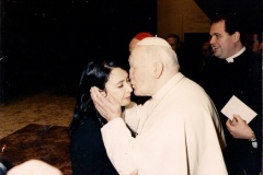 Sala Nervi in Vaticano, il saluto del Papa Giovanni Paolo II